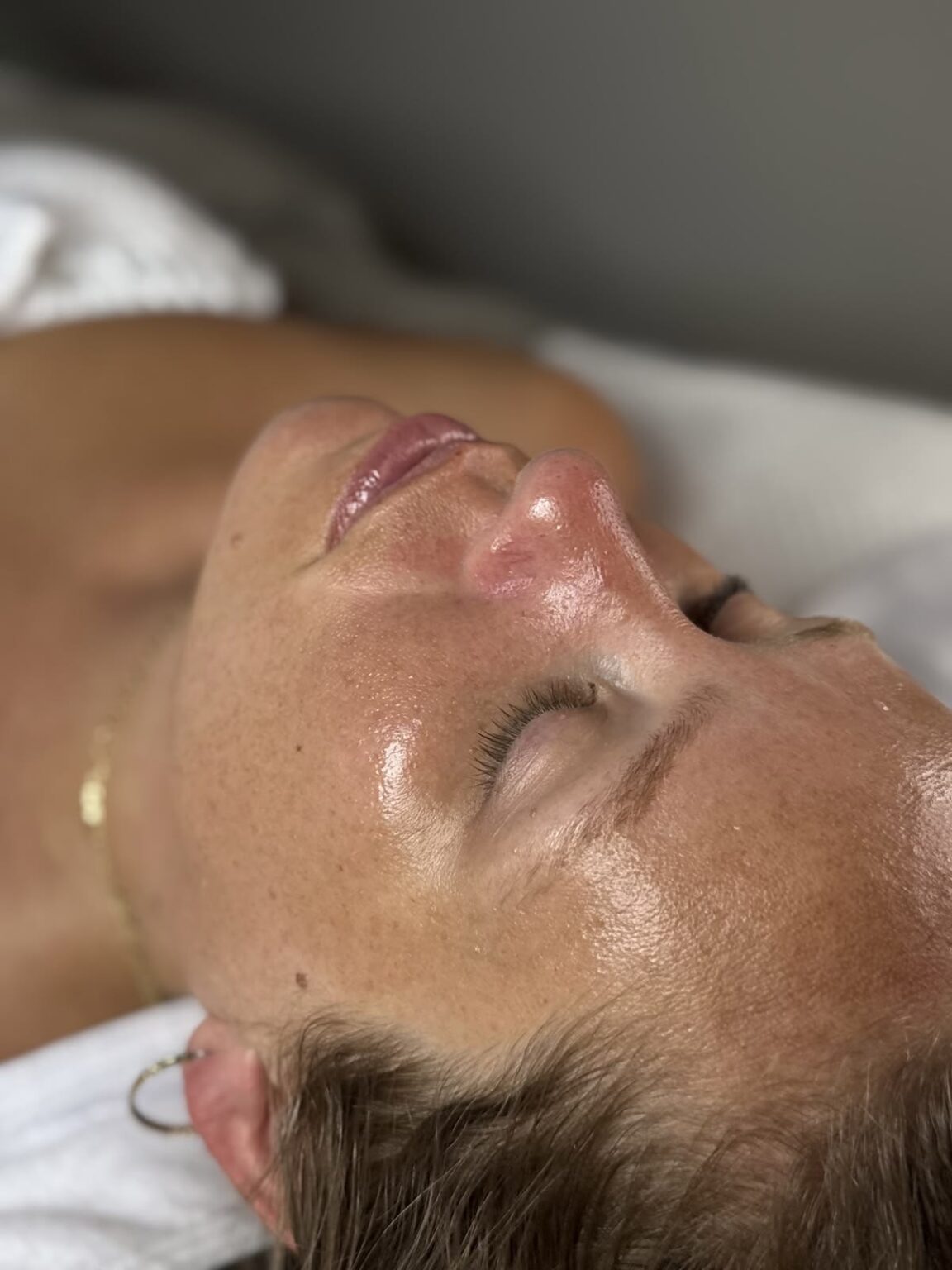 Piel fresca después de una limpieza facial en MakeupMe Studio