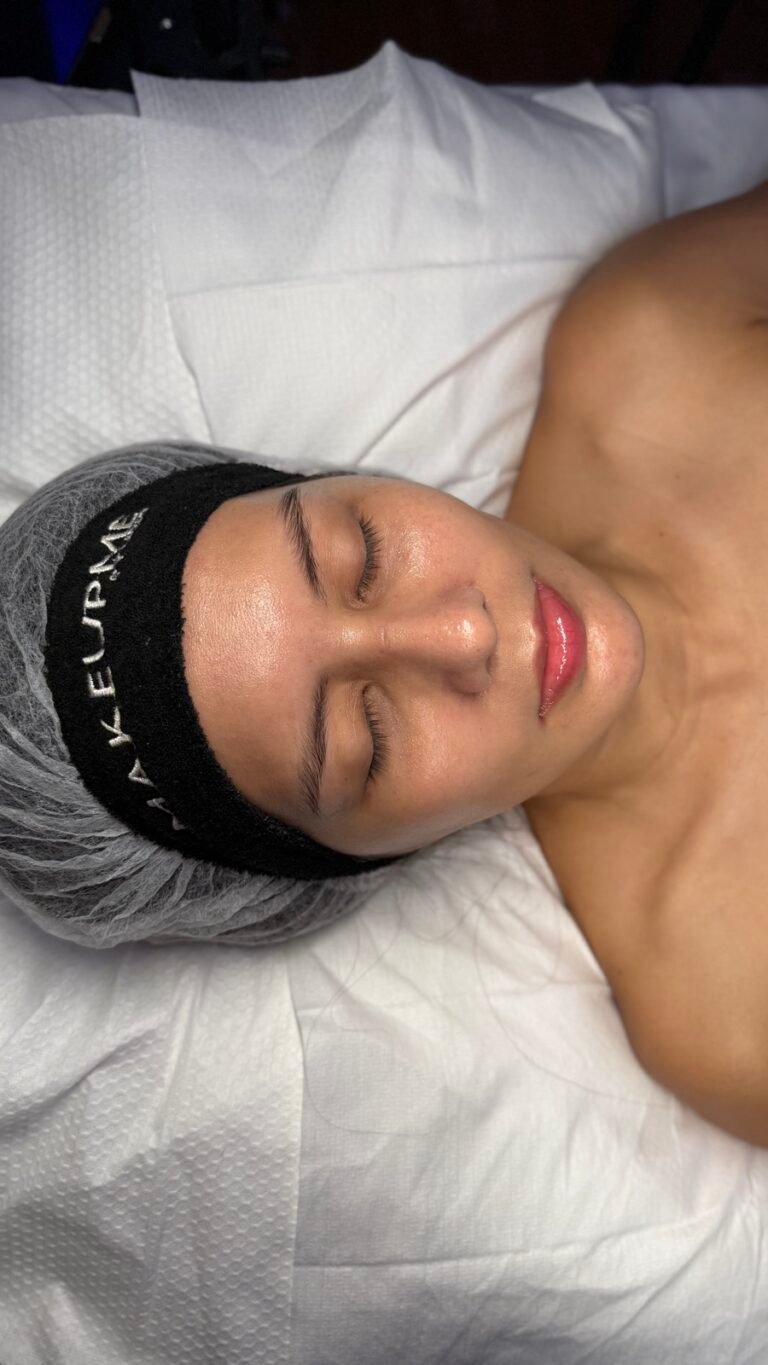Limpieza facial profunda en MakeupMe Studio Barranquilla